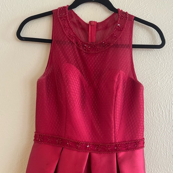 Formal dress - Picture 6 of 7